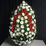 Paștele Blajinilor: coroane și flori funerare 