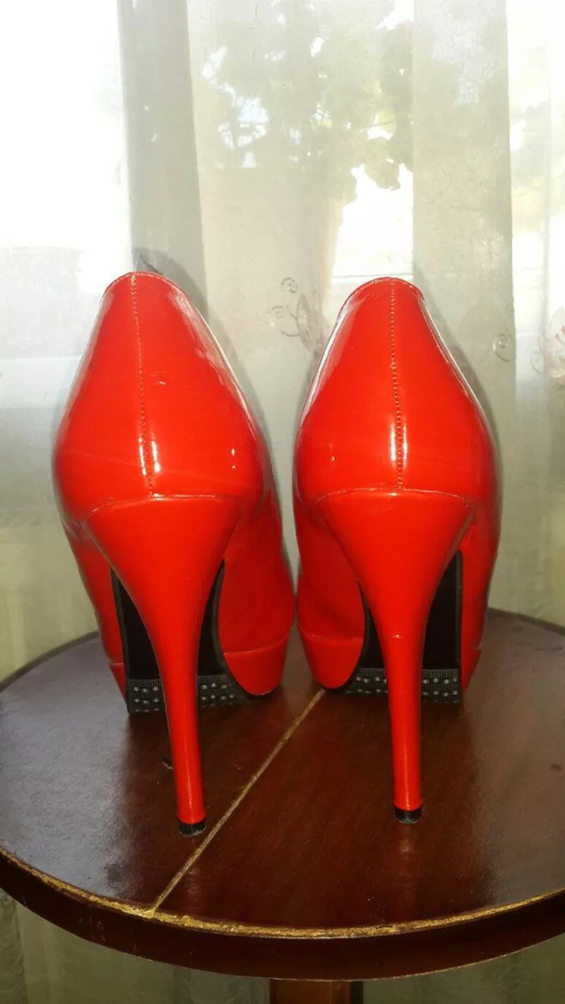Замшевые, лаковые красные туфли 2