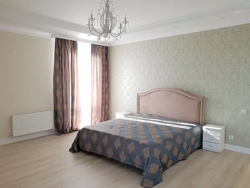 Сдается квартира в доме комфорт класса в самом центре Кишинева. 120 кв 5
