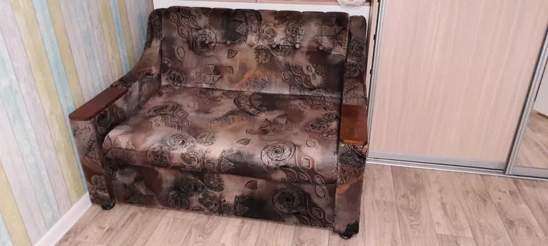 Раскладной диван БУ в хорошем состоянии