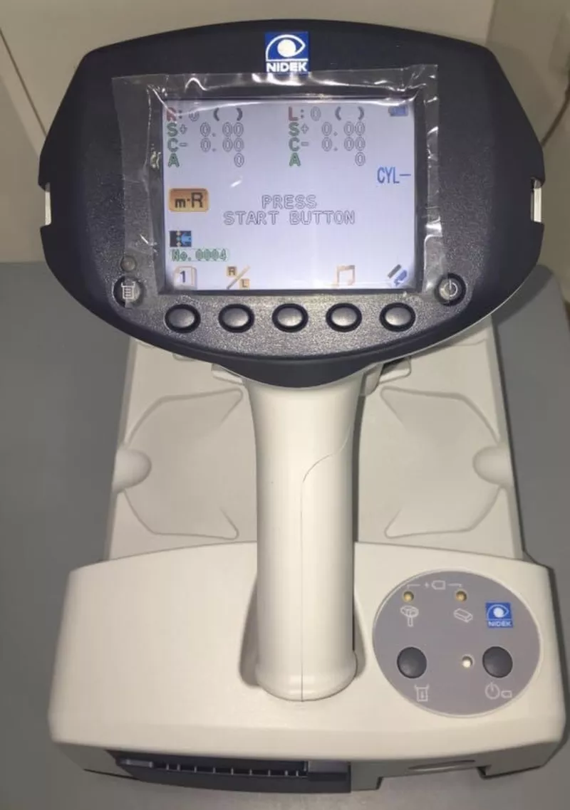 Nidek HandyRef-K Handheld Ref/Keratometer 3