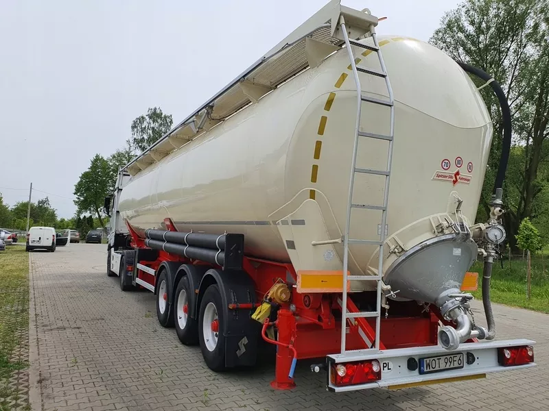 Работа во Европе – ищем водителей C+E (цистерна, силосы, контейнеры)