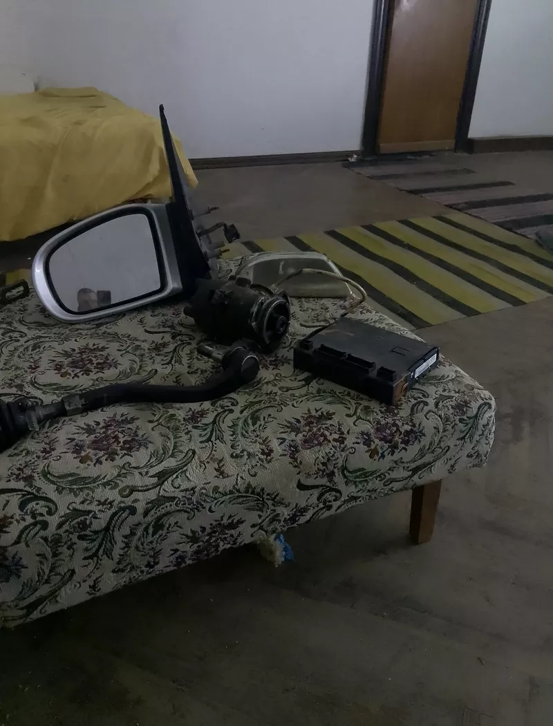 Продам запчасти на машину Мерседес емэл 5