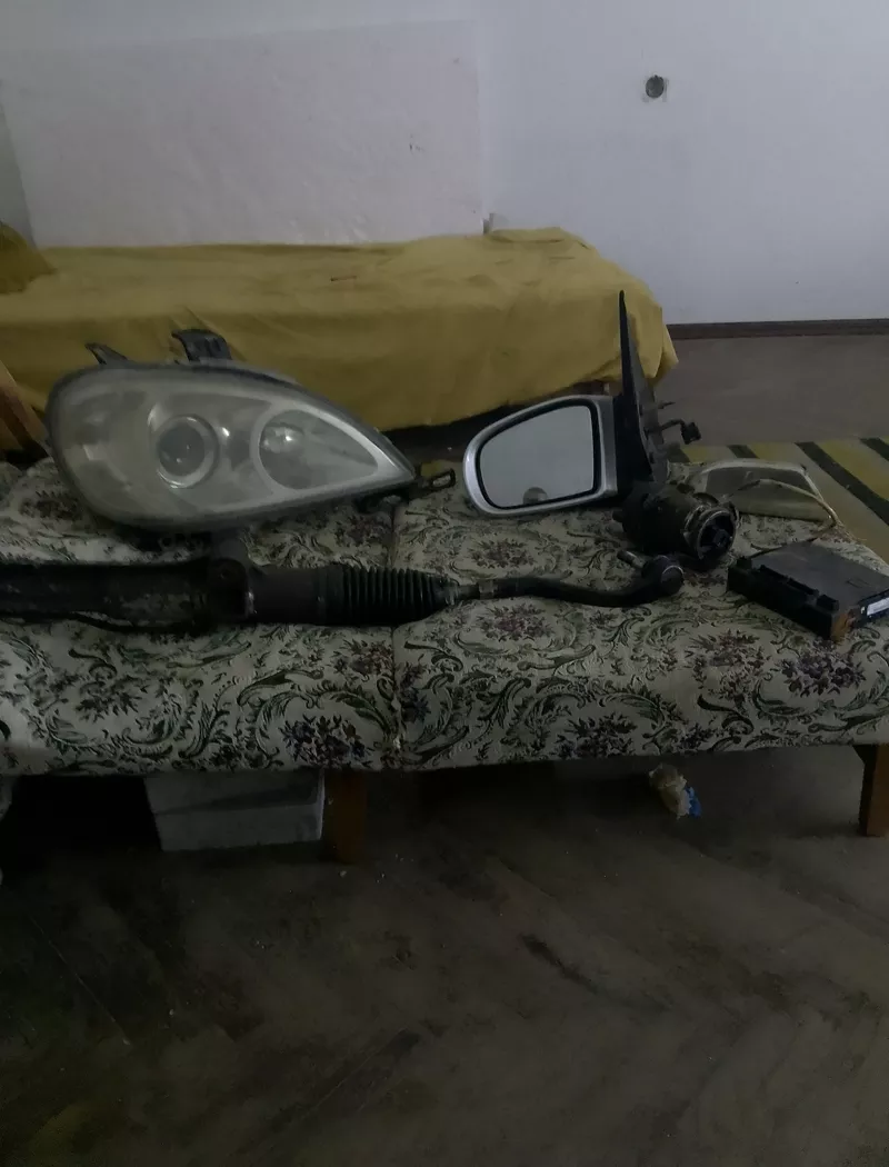 Продам запчасти на машину Мерседес емэл 8