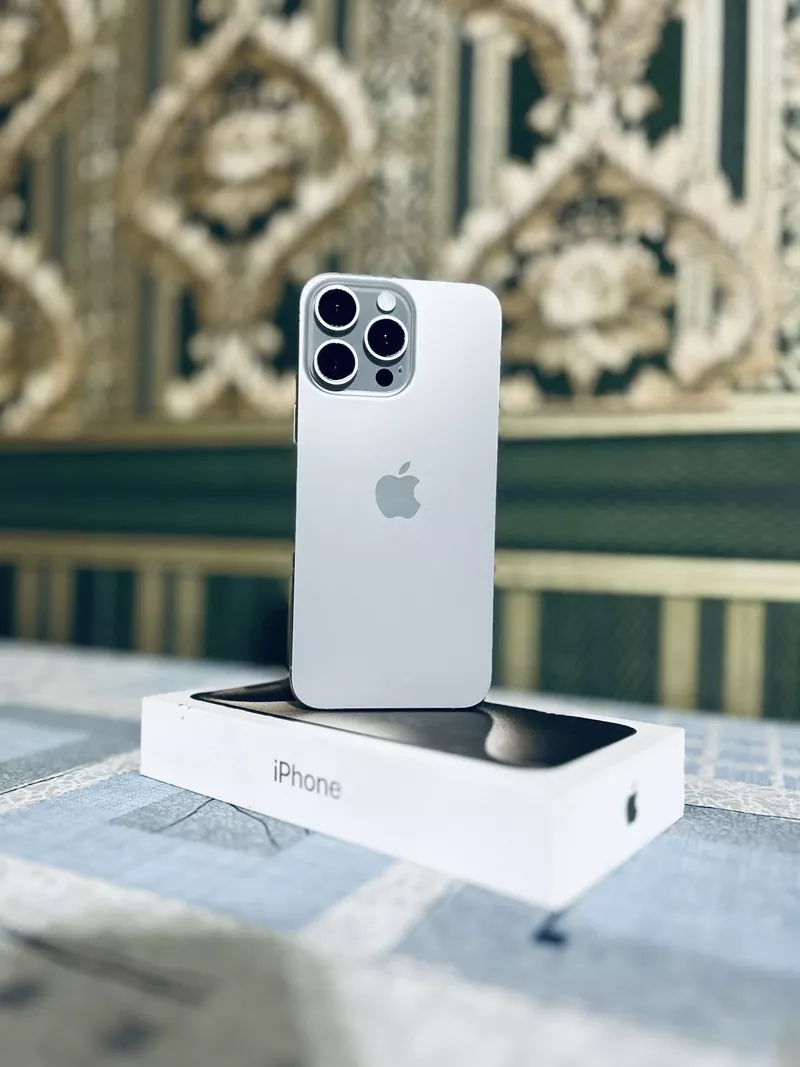 Vând iPhone 15 Pro Max 256 GB