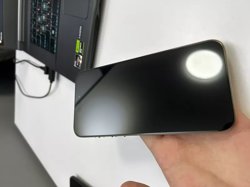 Vând iPhone 15 Pro Max 256 GB 3